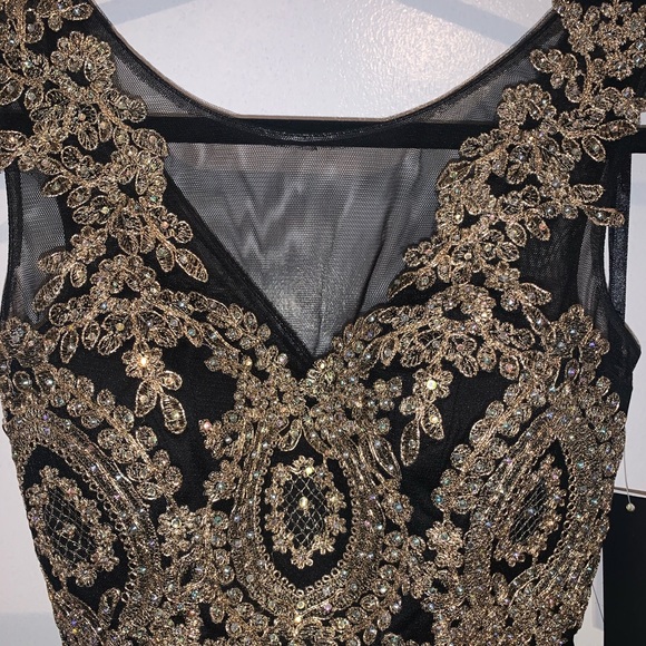 Semi formal gown NWT CITY Triangles - Picture 4 of 8